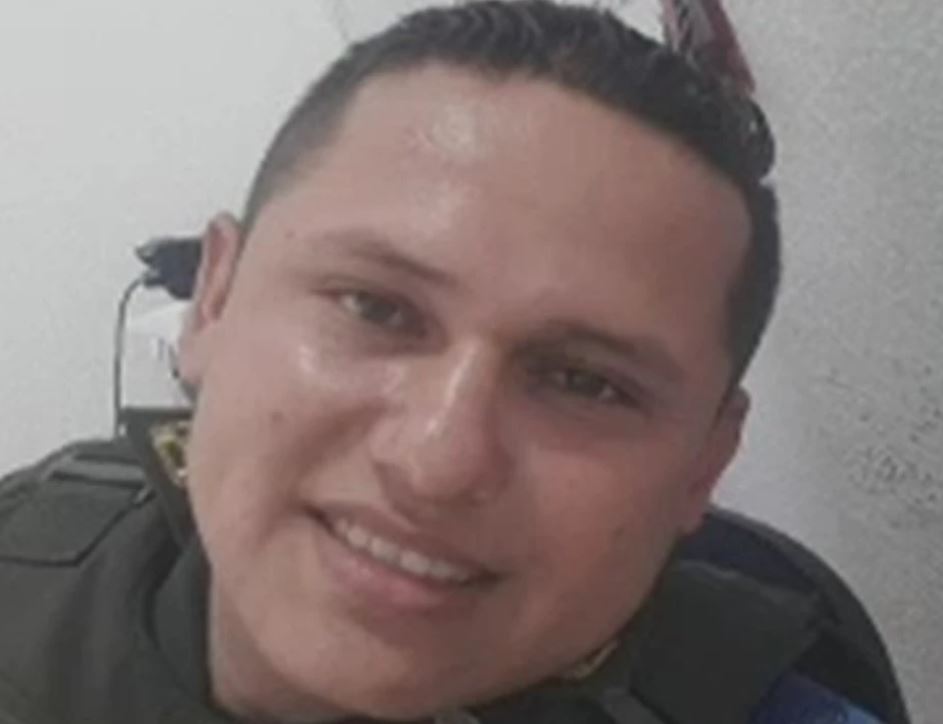 Pablo Enrique Vargas Gómez, trabaja como patrullero en un CAI en el municipio de Mesitas del Colegio.