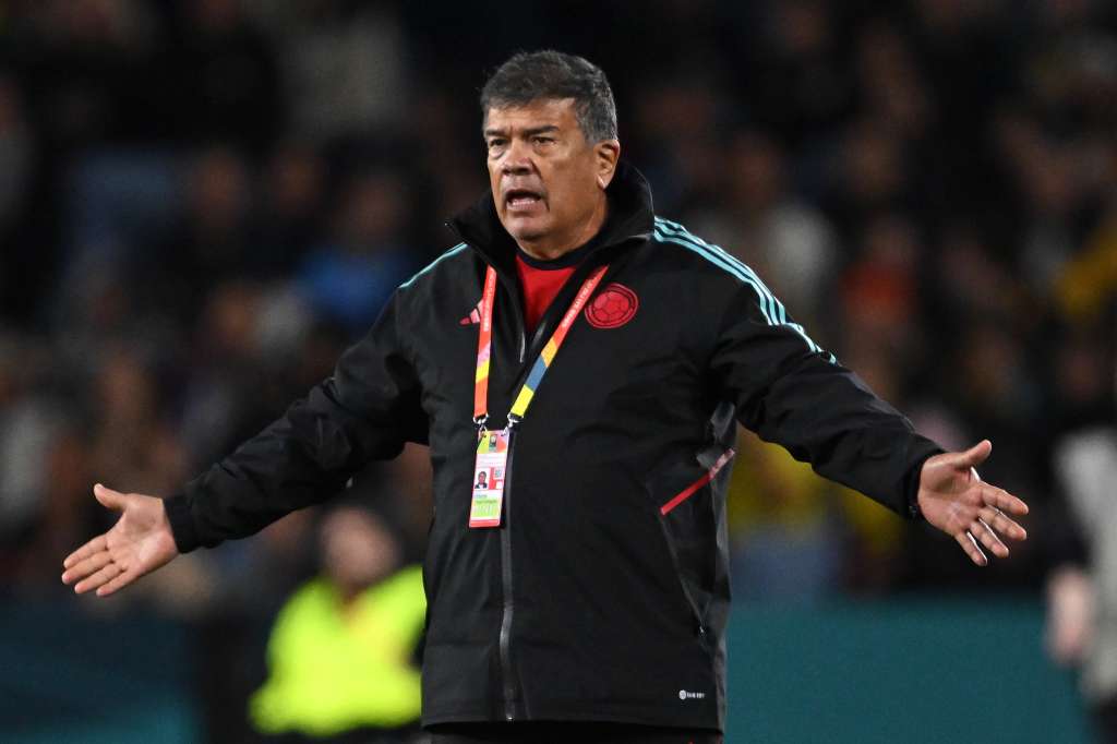 Sydney (Australia), 12/08/2023.- Head coach of Colombia, Nelson Abadia reacts during the FIFA Women's World Cup 2023 Quarter Final soccer match between England and Colombia at Stadium Australia in Sydney, Australia, 12 August 2023. (Mundial de Fútbol) EFE/EPA/DEAN LEWINS AUSTRALIA AND NEW ZEALAND OUT