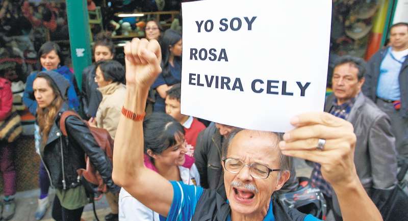 La respuesta de la Alcaldía culpando a Rosa Elvira Cely por su muerte, ocasionó protestas de varios ciudadanos que se concentraron en el centro de Bogotá.