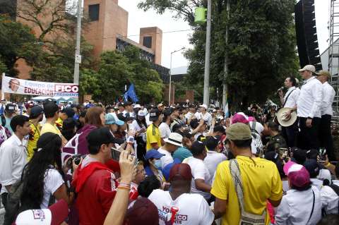 FLIP llama la atención por agresiones a periodistas en cierre de campaña de ‘Fico’