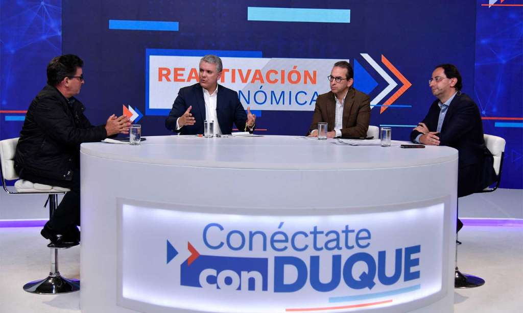 De izquierda a derecha: Alberto Carrasquilla, ministro de Hacienda; presidente Iván Duque; Andrés Valencia, ministro de Agricultura; y José Manuel Restrepo, ministro de Industria y Comercio. / Presidencia de la República