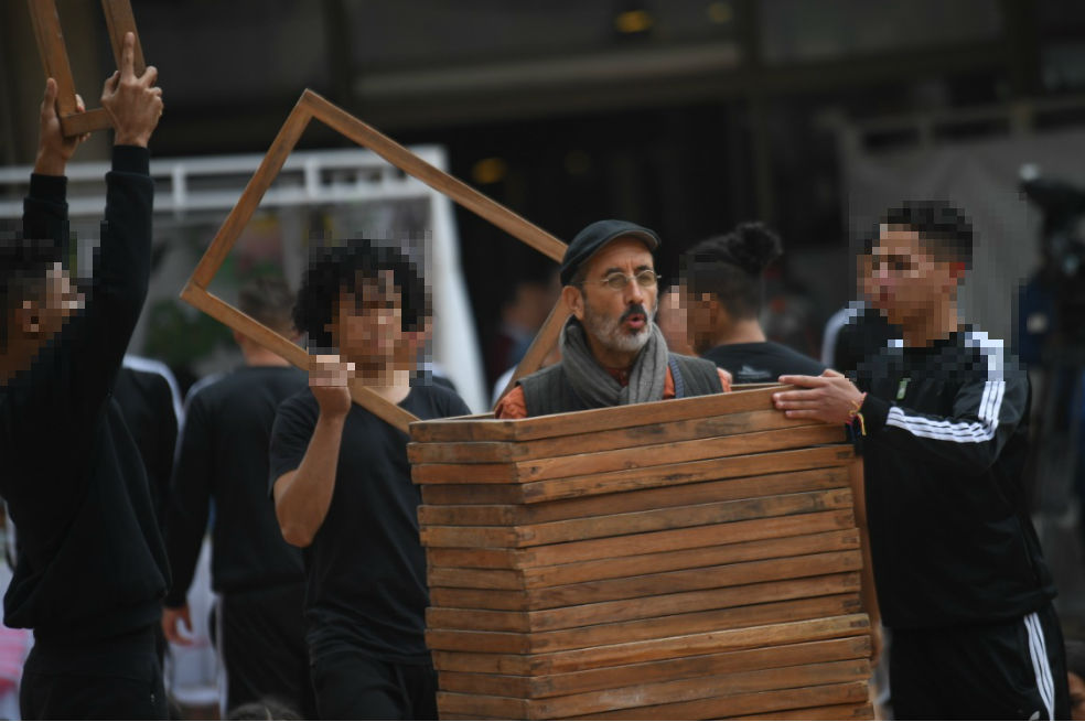 Esta muestra artística se llevó a cinco ciudades del país: Medellín, Cali, Bucaramanga, Barranquilla y Bogotá, donde cerró su ciclo con el apoyo del Instituto Colombiano de Bienestar Familiar (ICBF), que fue la entidad que gestionó y escogió a los niños y jóvenes que participaron en el proyecto, el cual contó además con el apoyo del Ministerio de Cultura (Programa Nacional de Concertación Cultural) y aliados locales (privados y estatales) en cada ciudad: tales como los Institutos de Cultura de Barranquilla y Bucaramanga, Incolballet, Teatro Santander, Promigas, Procaps, Universidades del Norte (Bquilla) y Autónoma de Occidente (Cali), ICBF, entre otros