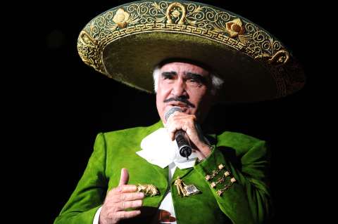 No fue solo gracias a la música. Así logró su fortuna Vicente Fernández