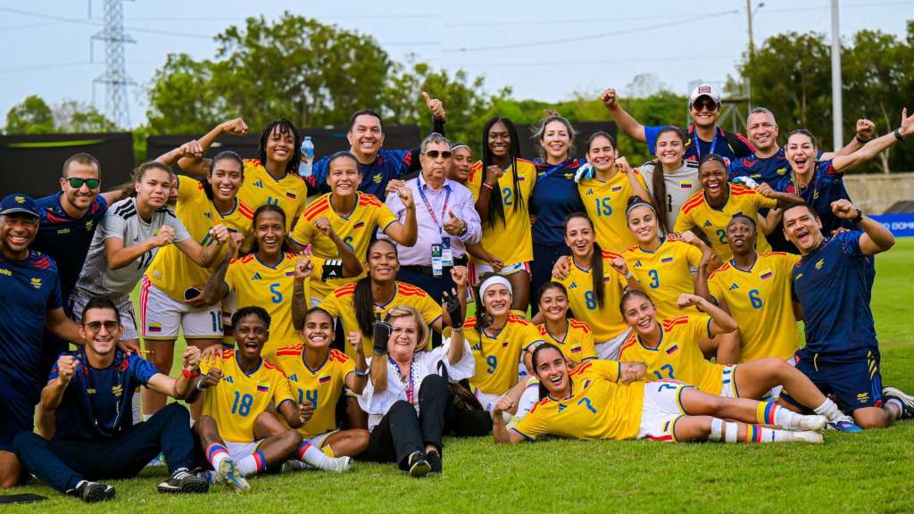 La selección femenina de Colombia celebra su paso a la final del torneo de fútbol de los Juegos Centroamericanos y del Caribe Santo Domingo 2026.