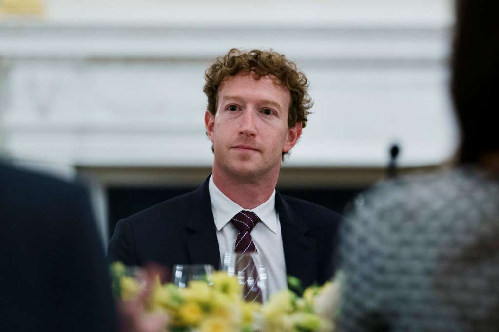 WASHINGTON (United States), 04/09/2025.- Meta CEO, Mark Zuckerberg, looks on during a dinner hosted by US President Donald Trump with US tech leaders at the White House, in Washington, DC, USA, 04 September 2025. EFE/EPA/WILL OLIVER / POOL
