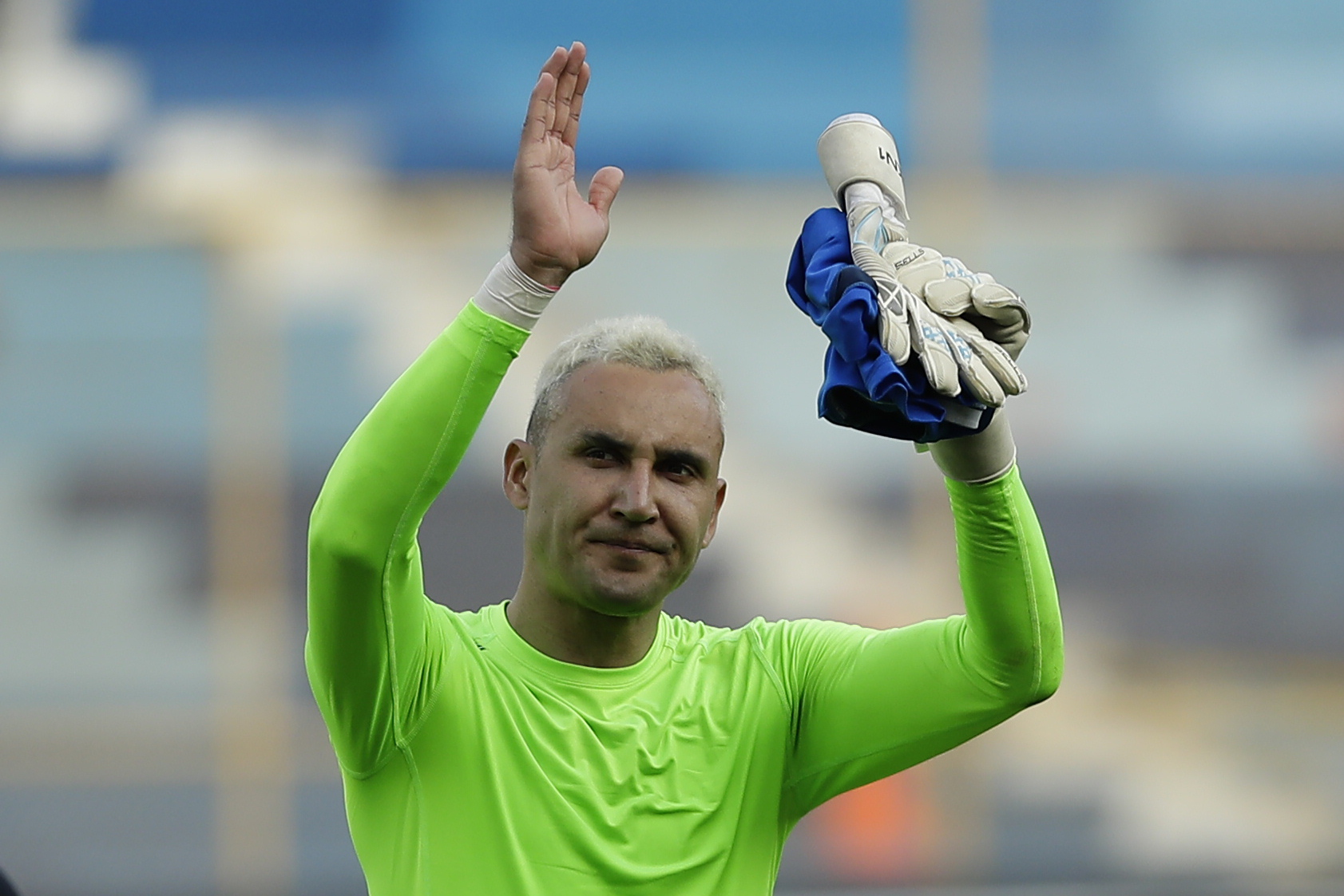 AMDEP8441. SAN SALVADOR (EL SALVADOR), 27/03/2022.- El portero costarricense Keylor Navas se despide hoy, en un partido de las eliminatorias de la Concacaf para el Mundial de Catar 2022 entre las selecciones de El Salvador y Costa Rica, en el estadio Cuscatlán en San Salvador (El Salvador). EFE/ Rodrigo Sura