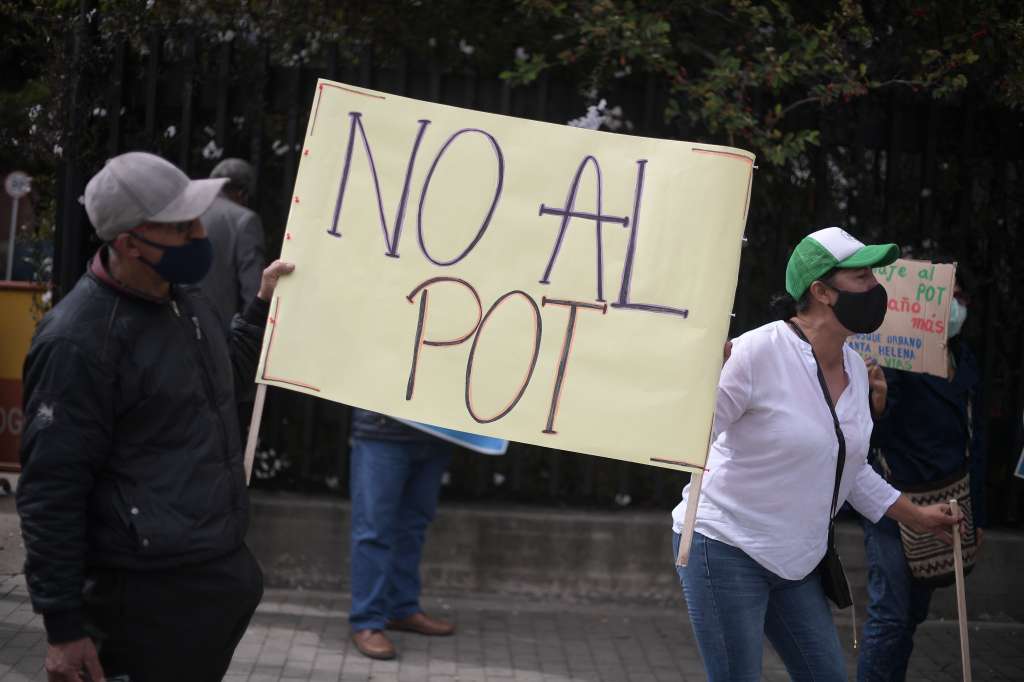 Manifestación a las afueras del Concejo de Bogotá, en contra del proyecto de Plan de Ordenamiento Territorial (POT), presentado por la alcaldesa Claudia López.