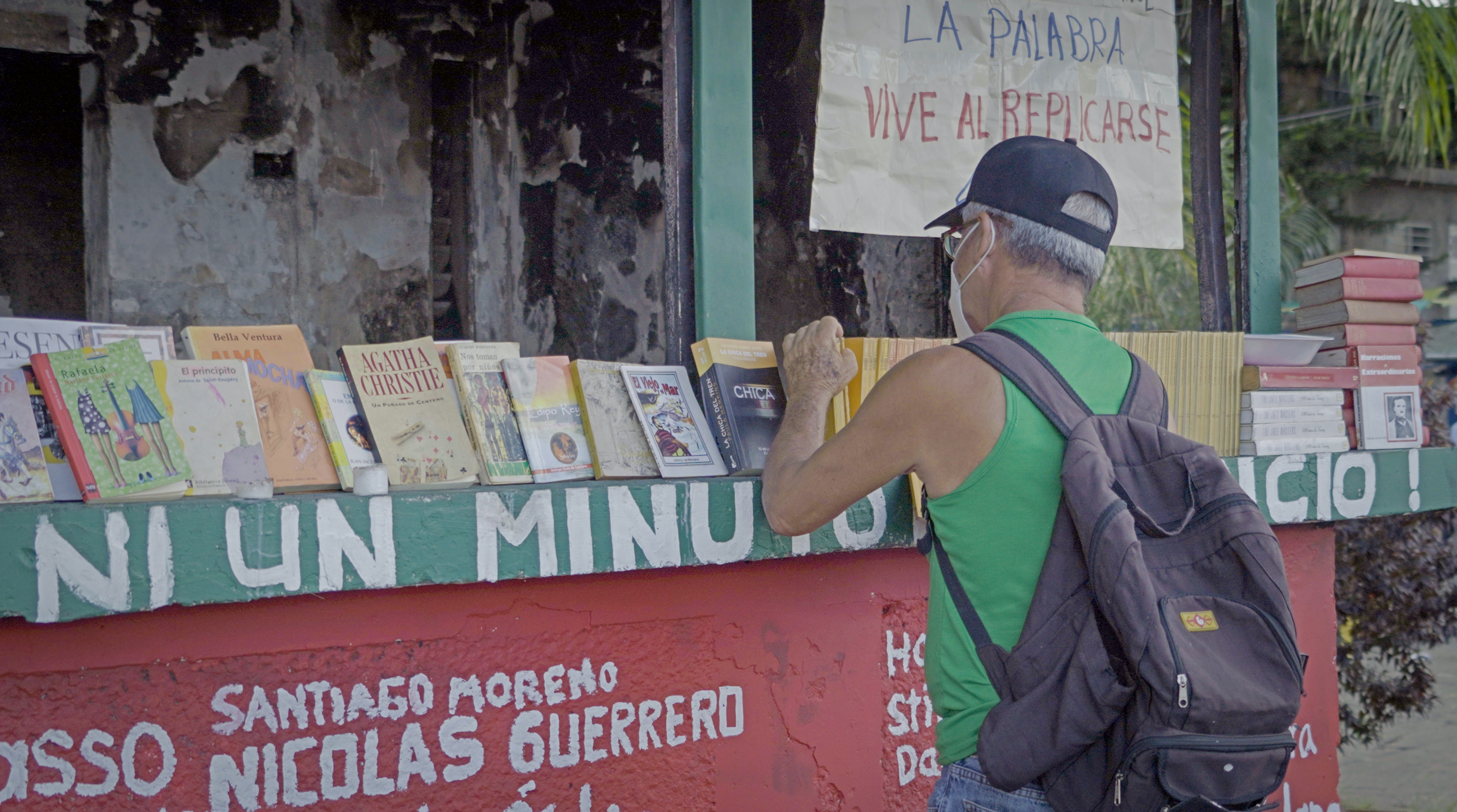 En la Biblioteca de la Resistencia hay continuamente jornadas de trueques de libros.