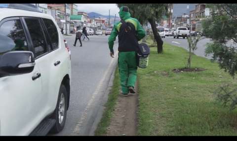 Vendedores en calle, sin seguridad social ni elementos de protección