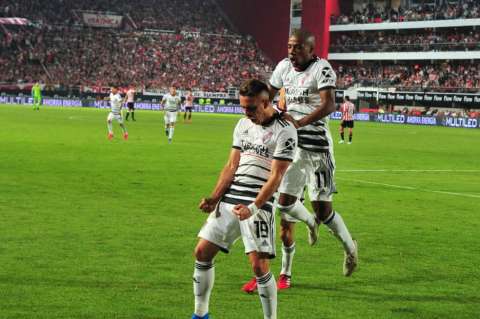 Santos Borré anotó en la victoria frente a Estudiantes y no le da chance a Boca