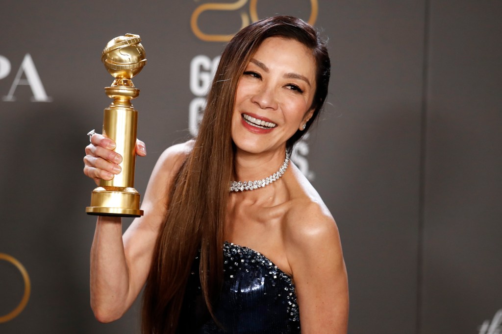 Beverly Hills (United States), 11/01/2023.- Malaysian actor Michelle Yeoh poses with the award for Best Actress in a Motion Picture Musical or Comedy in the press room during the 80th annual Golden Globe Awards ceremony in Beverly Hills, California, USA, 10 January 2023. Artists in various film and television categories are awarded Golden Globes by the Hollywood Foreign Press Association. (Malasia, Estados Unidos) EFE/EPA/CAROLINE BREHMAN