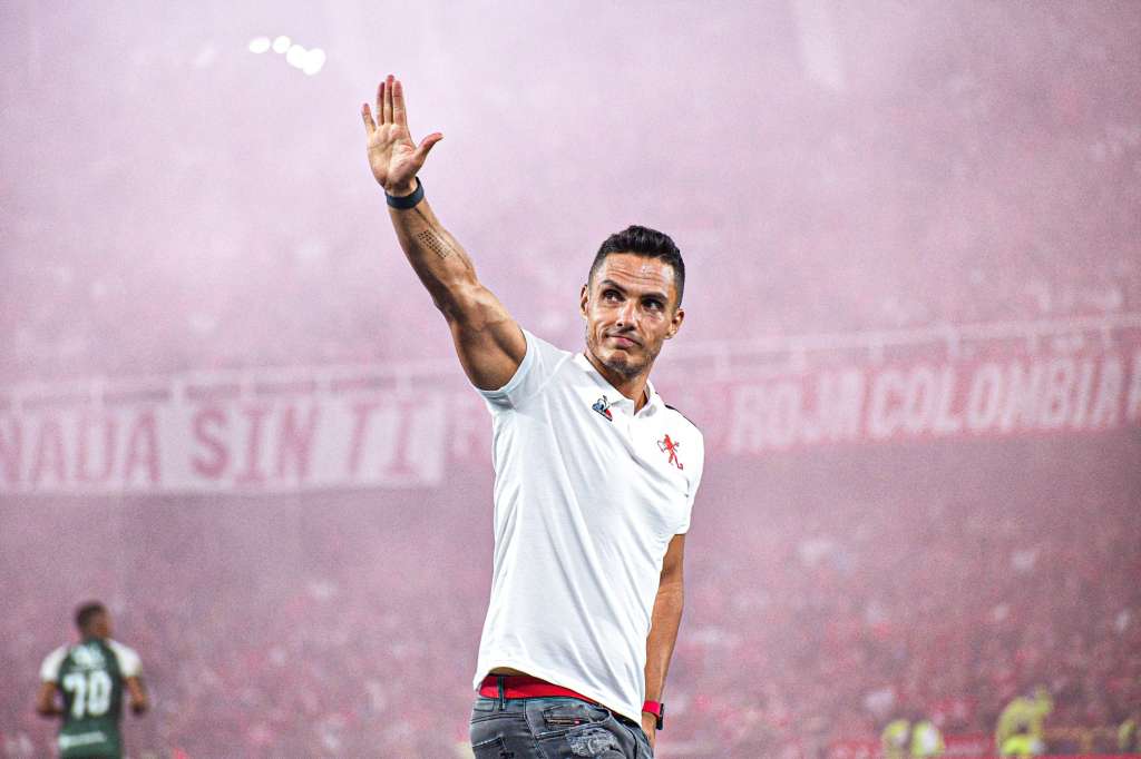 El técnico bogotano Lucas González, de 42 años, lleva tres meses dirigiendo al América de Cali.