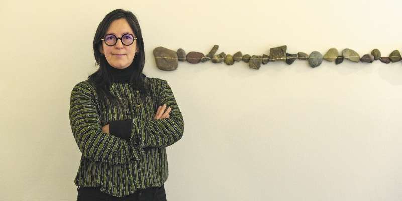 Leyla Cárdenas es una de las nueve artistas que participan en la exhibición "Manto".