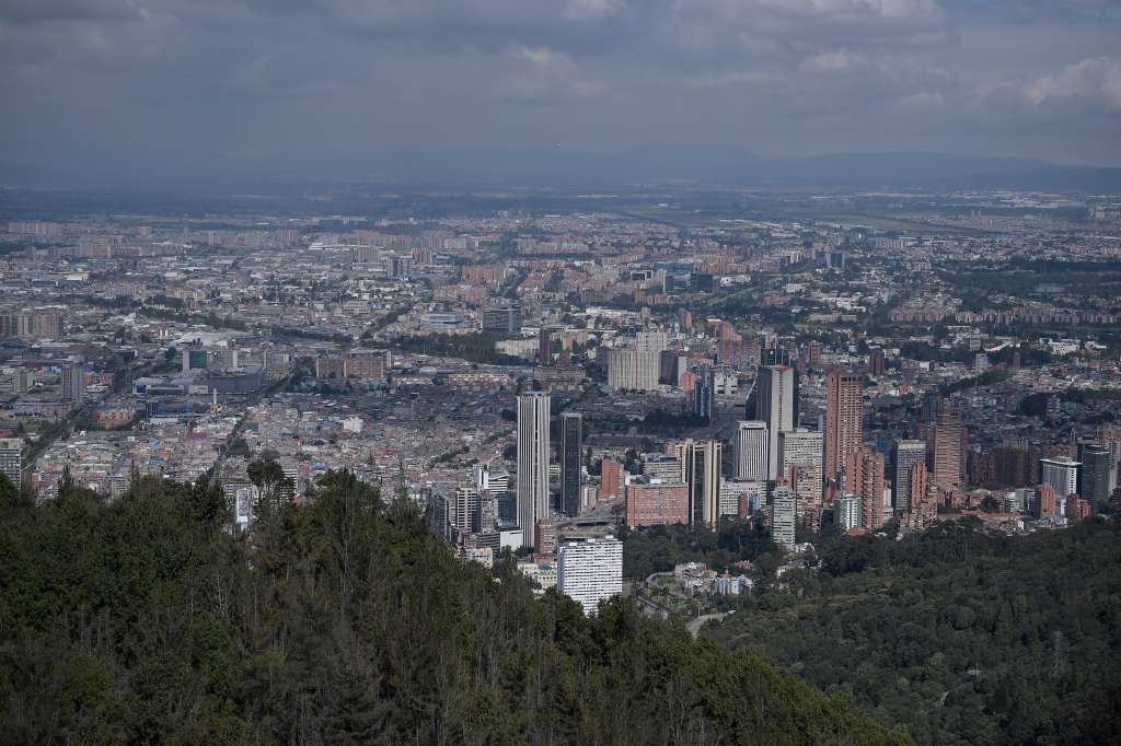 Diferentes aspectos de este día en Bogotá, en el que los habitantes se movilizaron en otros medios de transporte como: Transmilenio, taxis o bicicletas.