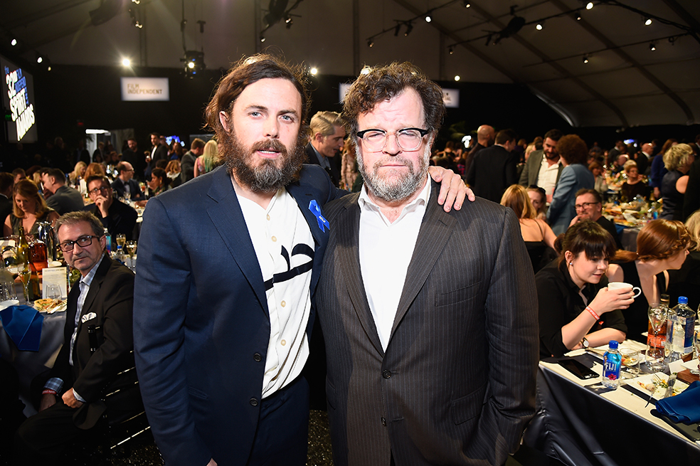 El actor Casey Affleck y Kenneth Lonergan, director de la película "Manchester frente al mar". / AFP