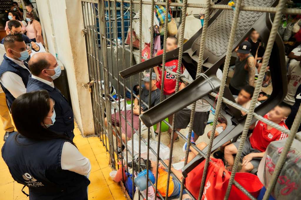 En una de las visitas de la Defensoría a Cali, se encontraron casos de hacinamineto en centros de reclusión transitoria por hasta un 3.220%.