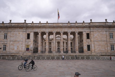 La historia del artículo que censuraría medios que hablen mal de funcionarios