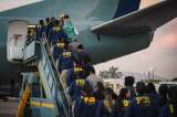 Colombianos, en el centro del primer vuelo de deportados en Chile