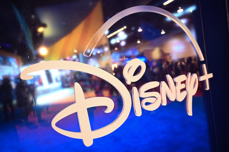 Disney nombra a Josh D’Amaro nuevo CEO en reemplazo de Bob Iger