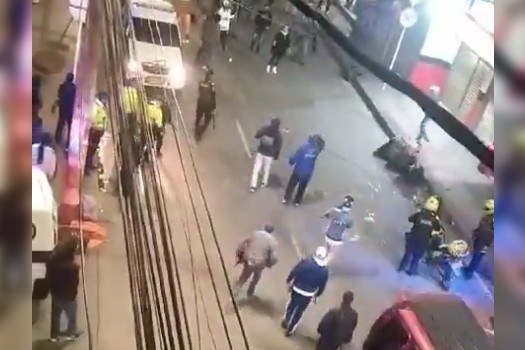 A machete y botella: hinchas de Millonarios protagonizan fuerte pelea en Kennedy