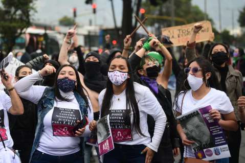 Mujer denuncia que un ginecólogo de Sanitas la violó  en consulta