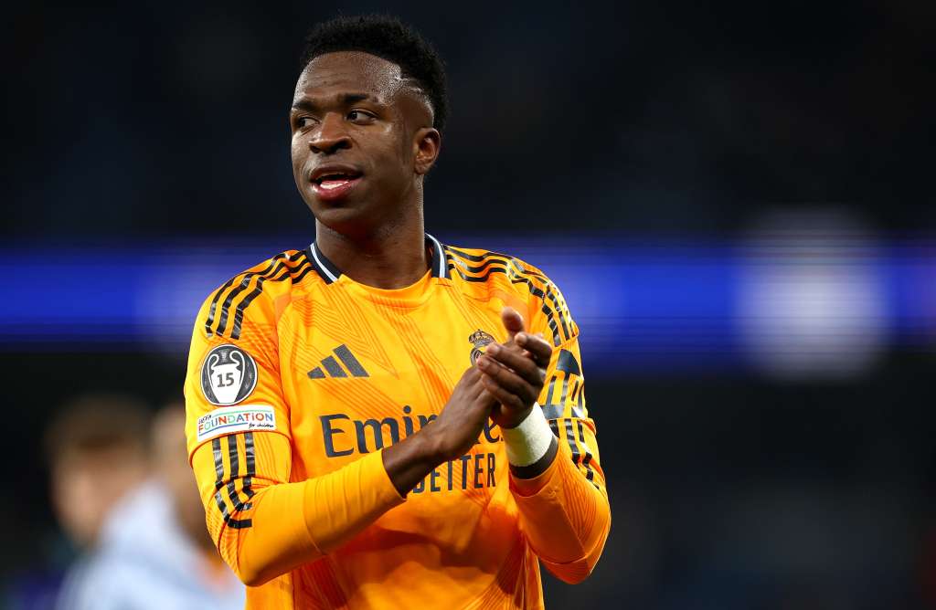 MANCHESTER (United Kingdom), 11/02/2025.- Vinicius Junior of Real Madrid applauds fans after winning the UEFA Champions League knockout phase play-offs 1st leg match between Manchester City and Real Madrid, in Manchester, Britain, 11 February 2025. (Liga de Campeones, Reino Unido) EFE/EPA/ADAM VAUGHAN