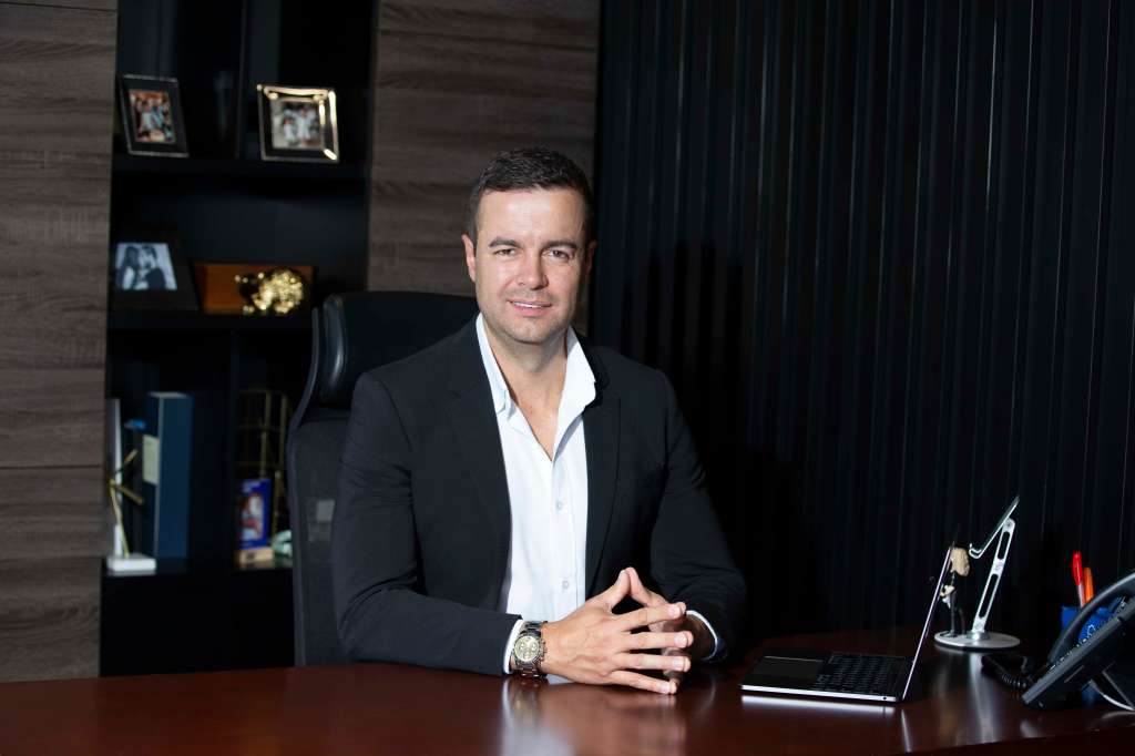Jairo Valencia, presidente de Econtainers empresa con 11 años de experiencia en proporcionar soluciones logísticas innovadoras y eficientes en contenedores marítimos, refrigerados y logística internacional.