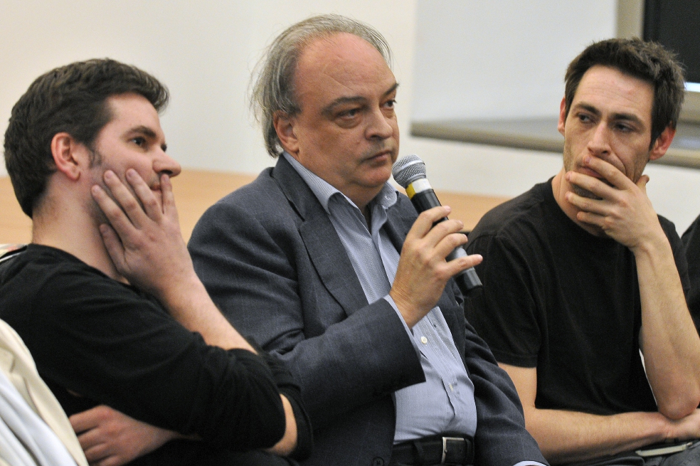 Enrique Vila-Matas, en el Club, comenta “Doctor Pasavento”. / Jordi Casañas