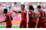 Bayern gana de penal en descuento y sigue en cabeza con Borussia Dortmund