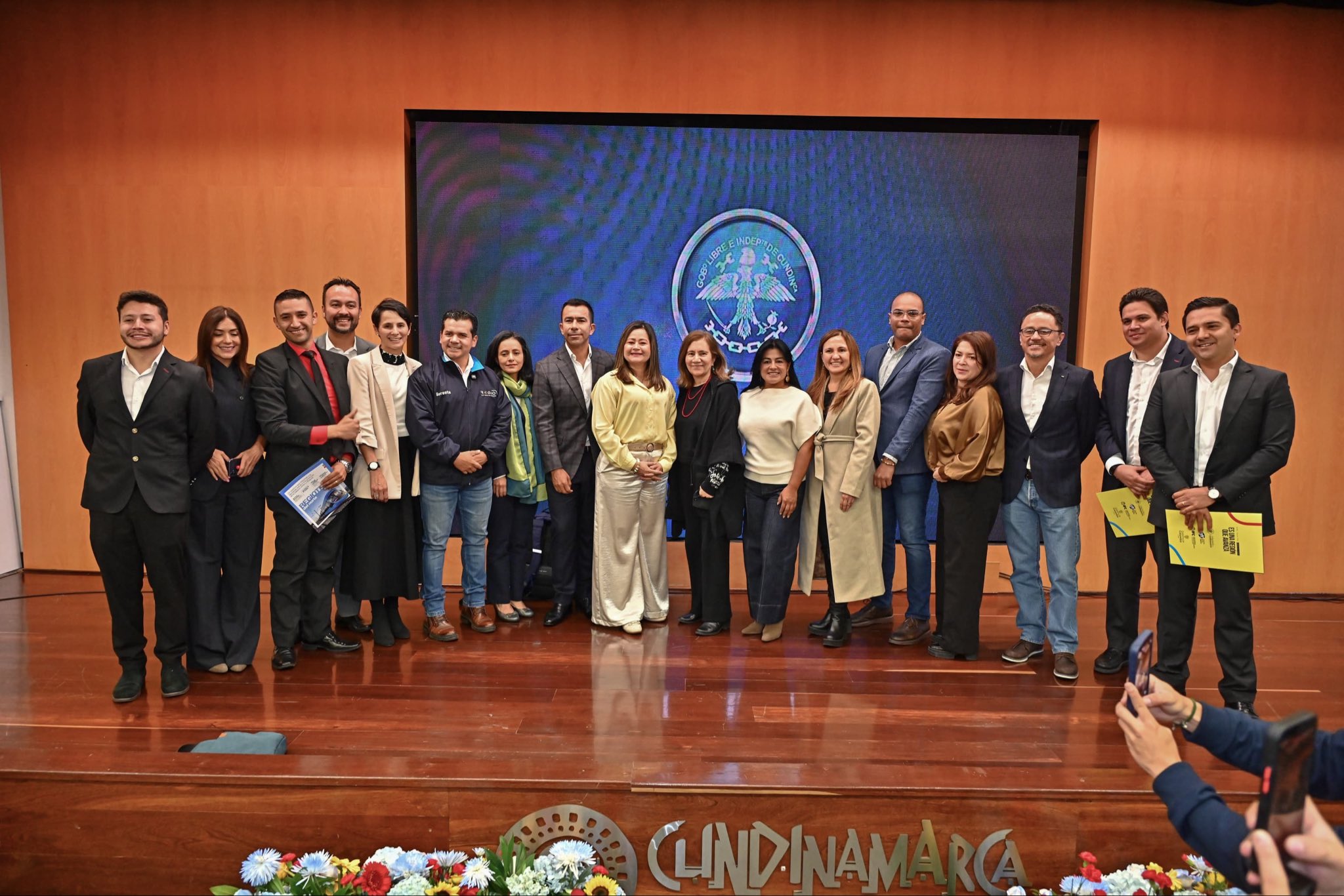 El gobernador Jorge Emilio Rey presentó los prepliegos para la licitación del Regiotram del Norte, un corredor de 48,9 km que conectará a la Sabana Centro con Bogotá sin financiación del Distrito.