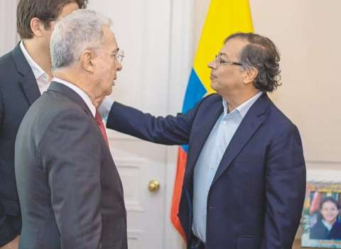 Expectativa por encuentro Petro-Uribe sobre futuro de la reforma a la salud