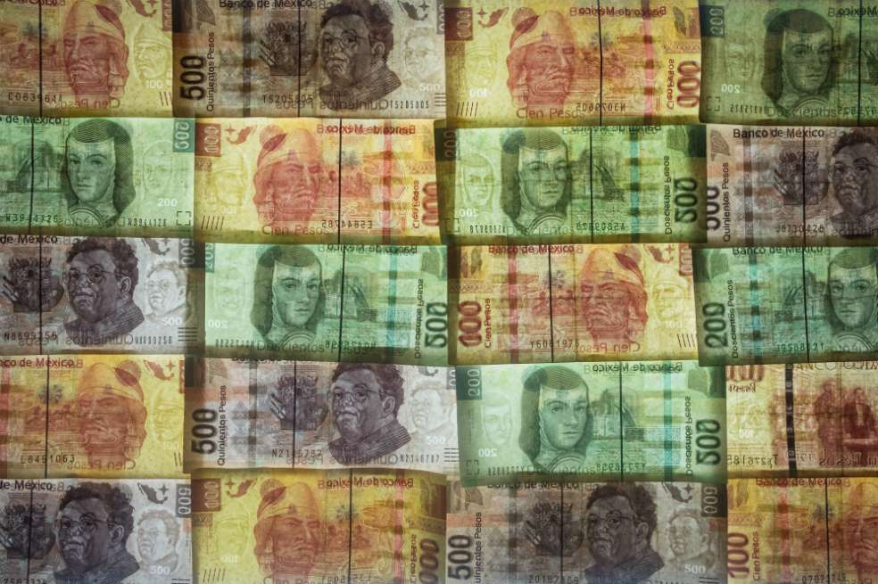 El peso mexicano se recuperaba este martes y lideraba las monedas de los mercados emergentes. / Bloomberg