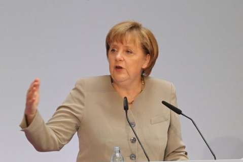 Merkel advierte que panorama económico será "más difícil" en 2013