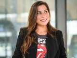 La historia de la emprendedora que ayuda a los refugiados y ahora es modelo a seguir