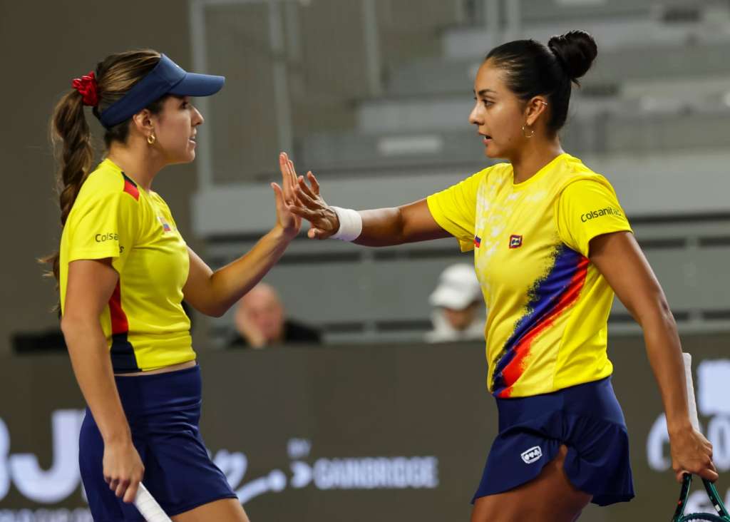 Camila Osorio (izq.) y Yuliana Lizarazo, piezas claves del equipo de Colombia que compite en la Billie Jean King Cup.