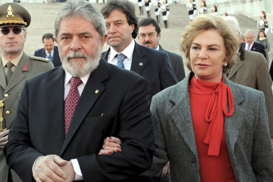 Foto del 11 de octubre de 2008 del entonces presidente brasileño Luiz Inacio Lula da Silva (izq) y su esposa Marisa Leticia Rocco. / EFE