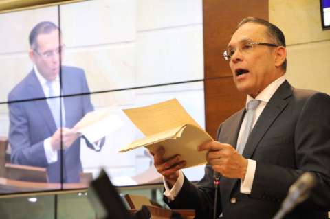 Presidente del Congreso pide aprobar reforma polítca