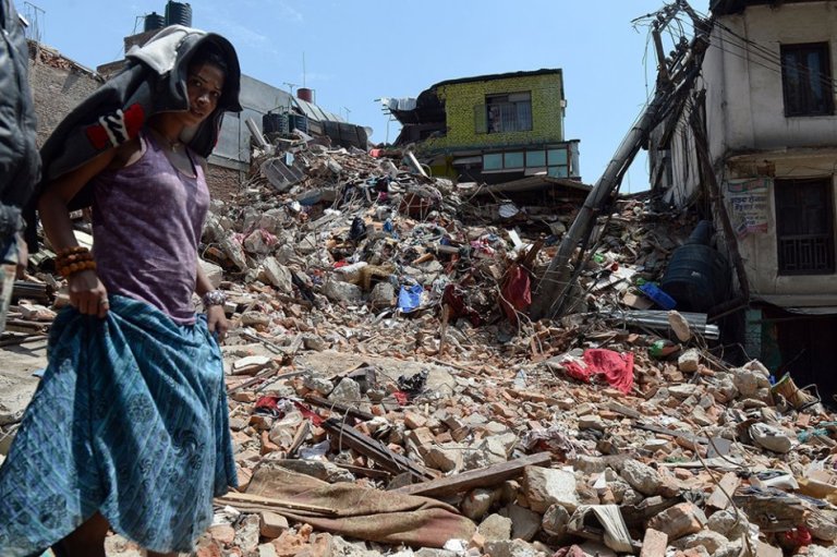 Al menos cien muertos dejó nuevo sismo en Nepal