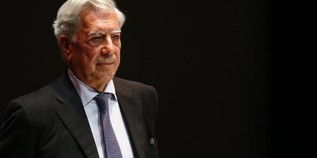 "Él y su familia agradecemos las muestras de cariños que estamos recibiendo y rogamos a la prensa que respete su privacidad", fue una parte del mensaje que publicaron sus hijos cuando ingresó a la clínica.