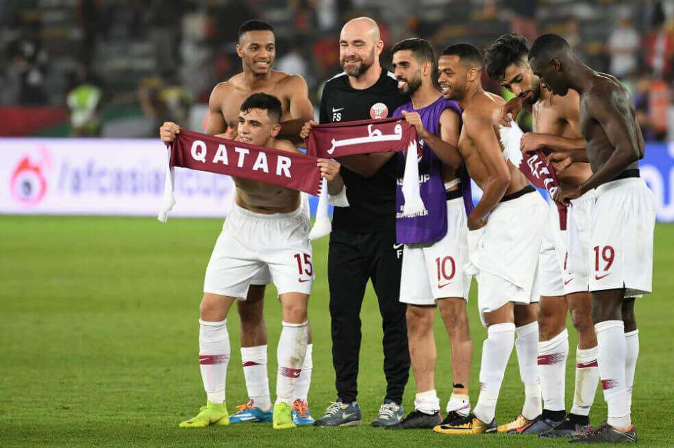 Los jugadores de Catar celebran el paso a la final de la Copa de Asia. / AFP