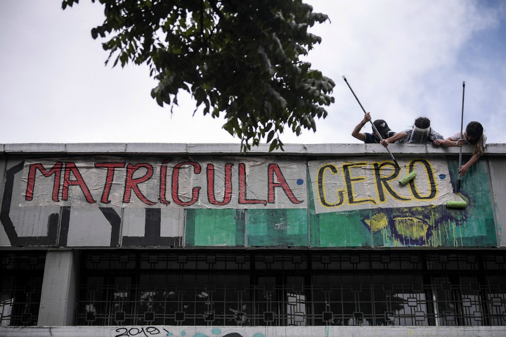 Estudiantes de la U. Nacional organizaron una velatón para exigir matrícula cero durante el próximo semestre.