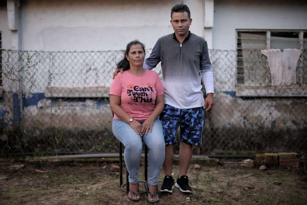 El día en que desaparecieronn a don Arcesio doña Olga no estaba en la casa y Andrés se quedó con los guerrilleros que estaban esperando a su padre.