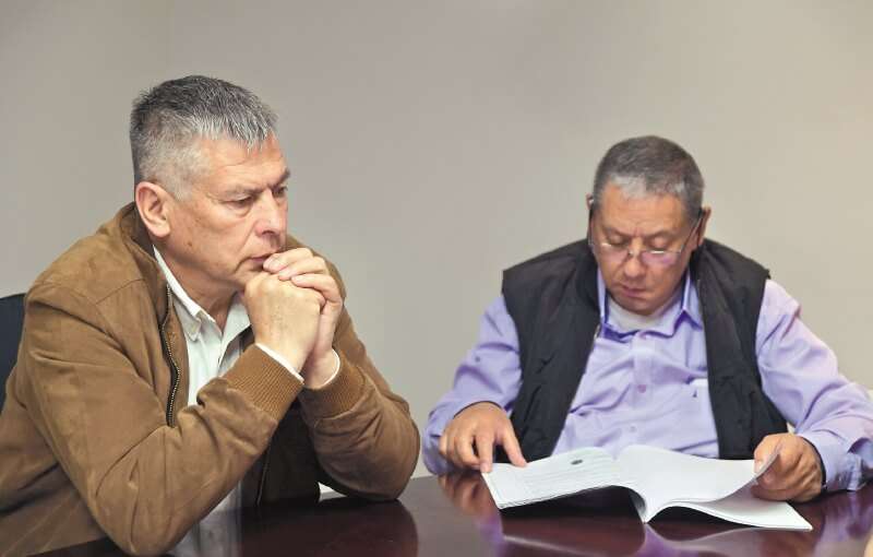 Luis Alirio y Uriel Mora Urrea, junto a sus otros dos hermanos y su madre, son los propietarios de Supercundi, cadena embargada en 2018 por la Fiscalía. / Óscar Pérez