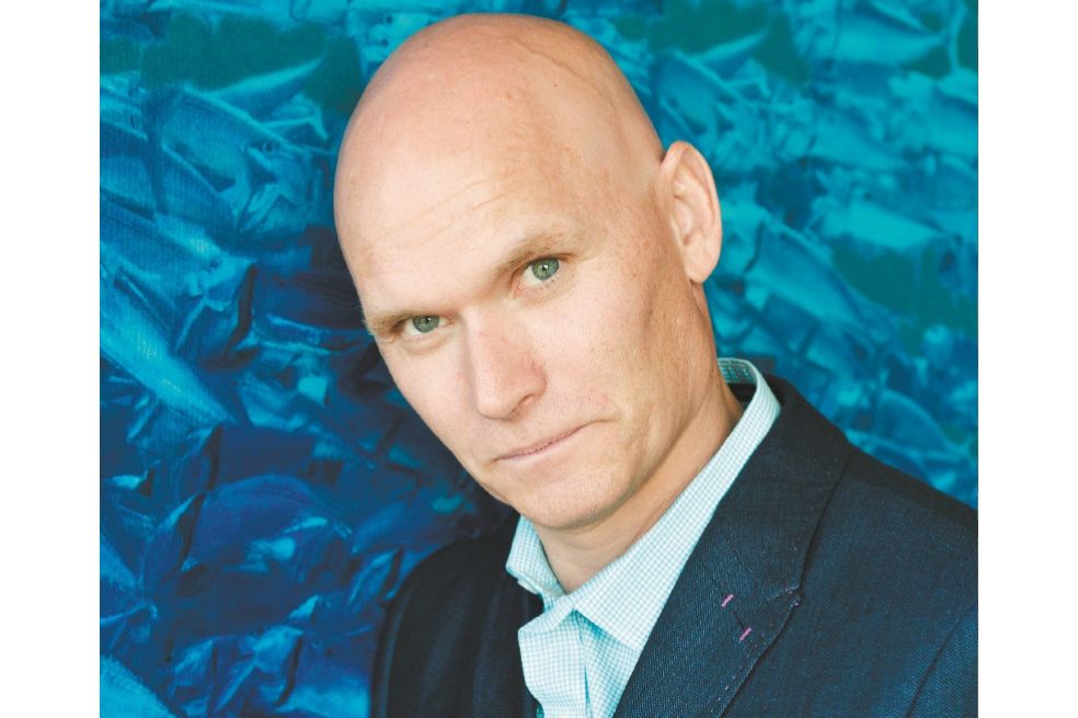 Anthony Doerr es un escritor estadounidense. Además de “La luz que no puedes ver”, ha escrito obras como “Ciudad de las nubes”, “Sobre Grace”, “El muro de la memoria”, entre otras.