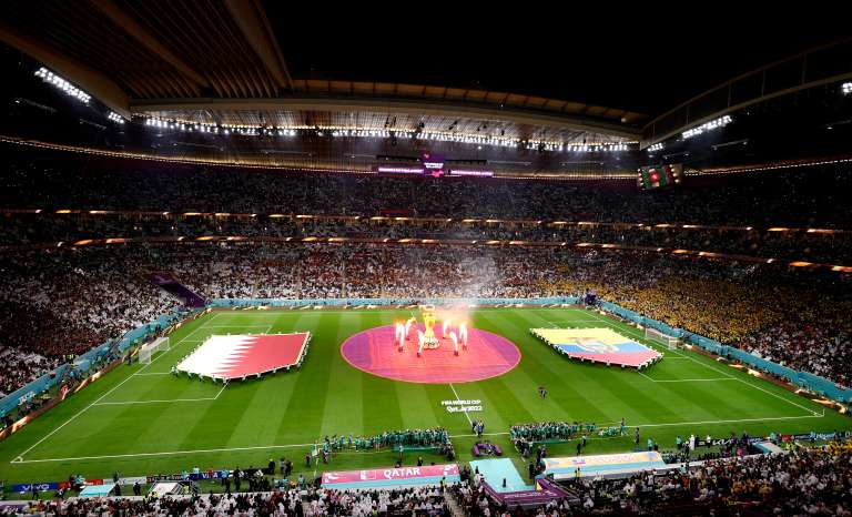 Al Khor (Qatar), 20/11/2022.- The flags of Qatar (L) and Ecuador are brought onto the pitch prior to kick-off of the FIFA World Cup 2022 group A Opening Match between Qatar and Ecuador at Al Bayt Stadium in Al Khor, Qatar, 20 November 2022. (Mundial de Fútbol, Catar) EFE/EPA/Ronald Wittek
