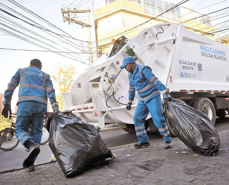   Los operadores tienen hasta el 12 de febrero para instalar todos los contenedores en la ciudad.  / Óscar Pérez