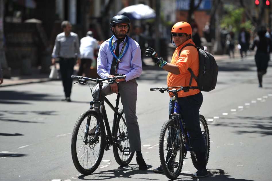La bicicleta se convierte en la protagonista de la movilidad urbana durante el día sin carro y sin moto en Bogotá.  / Gustavo Torrijos - El Espectador