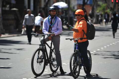 La academia de idiomas que prohibió a docentes llegar en bicicleta en el día sin carro