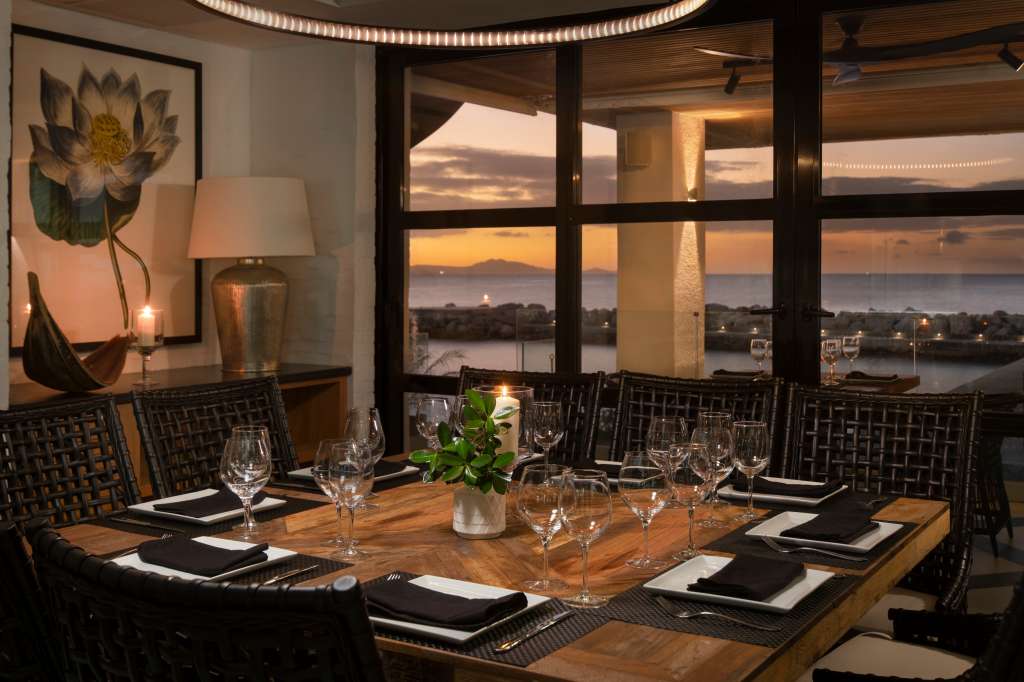 The Ocean Club, A Luxury Collection Resort, cuenta con dos restaurantes que ofrecen cocina fusión europea moderna y asiática.