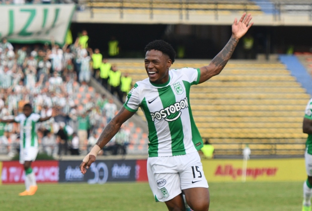 Nelson Palacio de Atlético Nacional en el duelo frente a Chicó en el Atanasio Girardot.